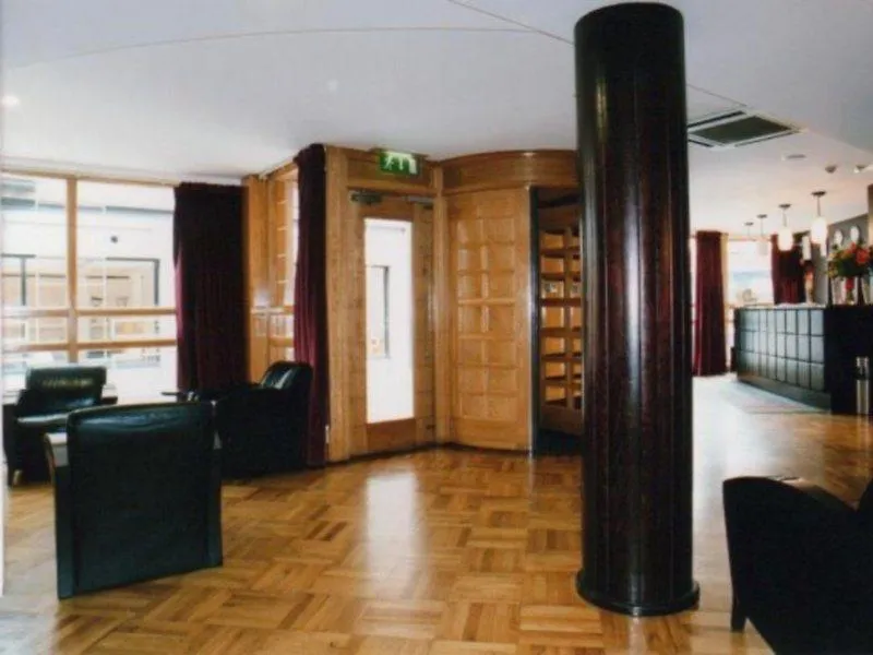 Paramount Hotel Dublin 3*,