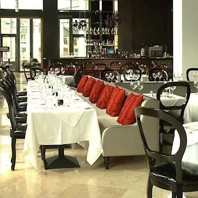 Paramount Hotel Dublin 3*,
